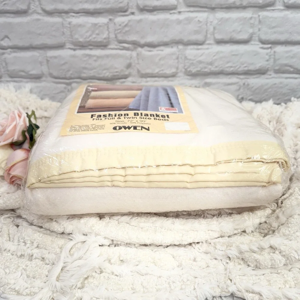 Vtg Owen Manchester Twin / Full Size Acrylic Blanket Soft Fuzzy Ivory Cream 80's